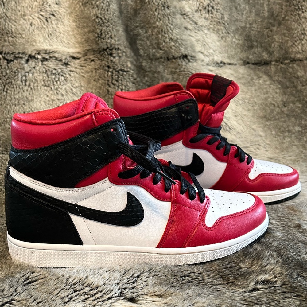 COPY - Nike air Jordan 1, reto mid OG, red satin, 11.5W